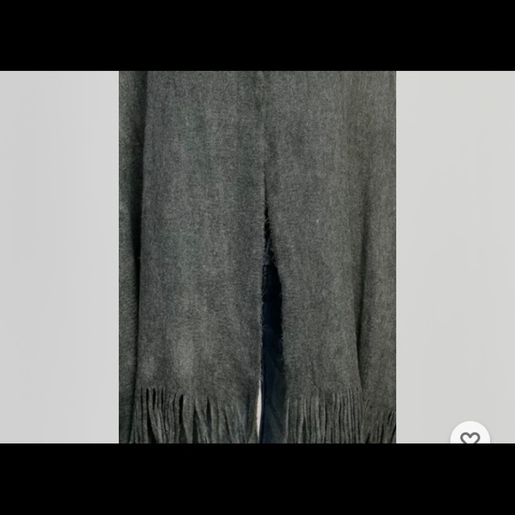 Soft Grey Knit Sweater Generous Shawl Acrylic Wrap O/S Warm Winter shawl New - Picture 4 of 6